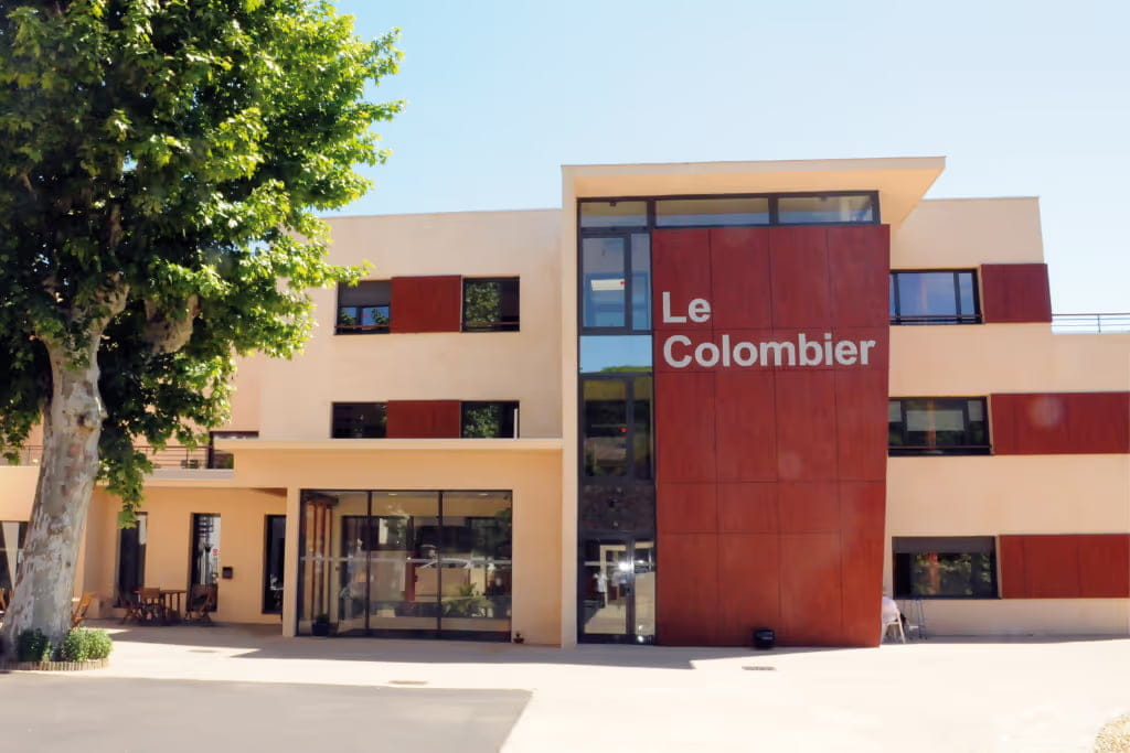 La façade du SMR Le Colombier